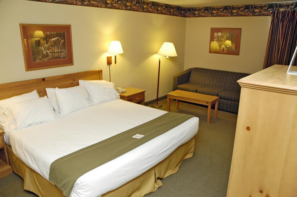 Pellston Lodge Номер фото