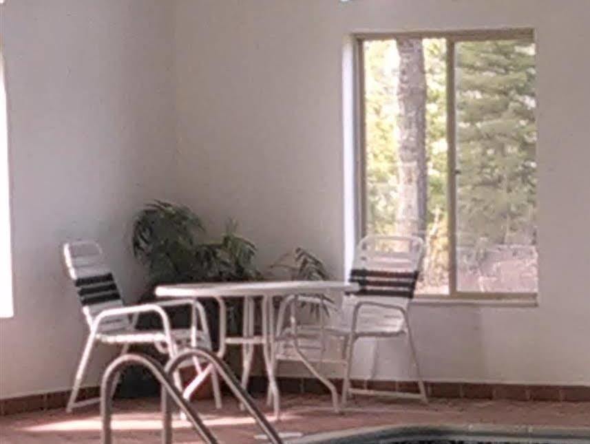 Pellston Lodge Экстерьер фото